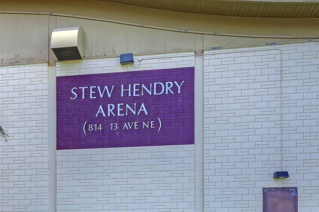 Stew Hendry Arena signage near Renfrew